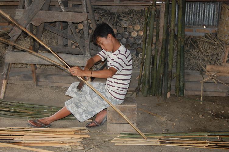  Pengrajin  Keranjang Bambu  Sirpang Sigodang Kekurangan 