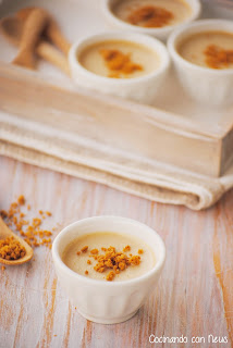 Panacotta de crema de speculoos con chips de galleta caramelizada 
