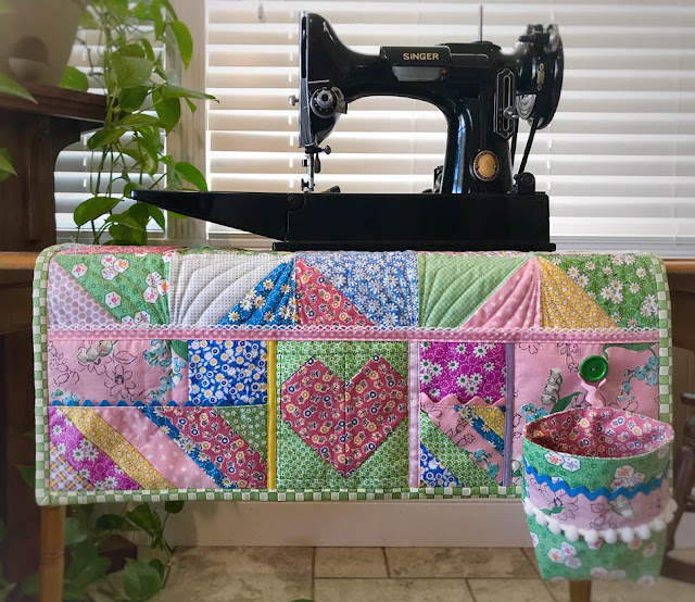Ugly Duckling Challenge - Sewing Machine Mat by Thistle Thicket Studio. www.thistlethicketstudio.com
