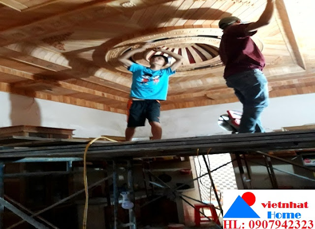 Thợ thi công trần gỗ tại TP. HCM khâu hoàng thành kiểu mẫu trần gỗ