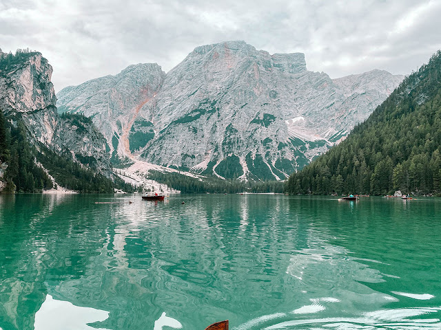 Lago di Braies in un giorno