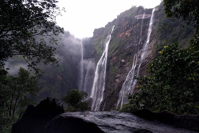 View of the Jog falls through the rocks