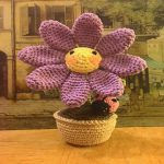 http://www.ravelry.com/patterns/library/daisy-flower-with-ladybug-2