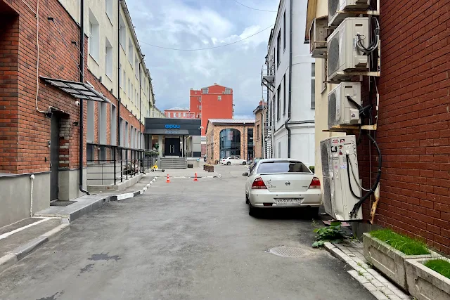 Милютинский переулок, дворы