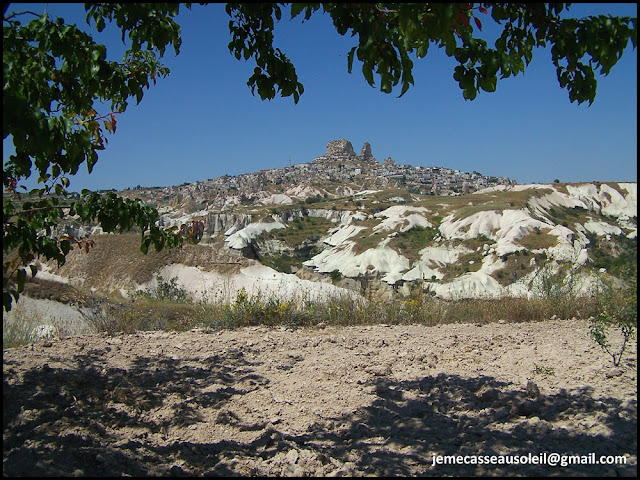 Village d'Uçhisar au loin