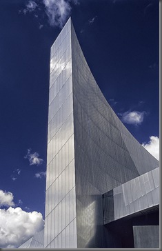 North end of the Imperial War Museum. Stainless-steel shard representing Air (photo by Paul Heskes)