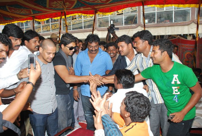 Allu Arjun @ Blood Donation Camp Stills Pics Photos film pics