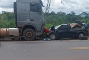 Acidente entre carro de passeio e carreta deixa dois mortos em Presidente Dutra.