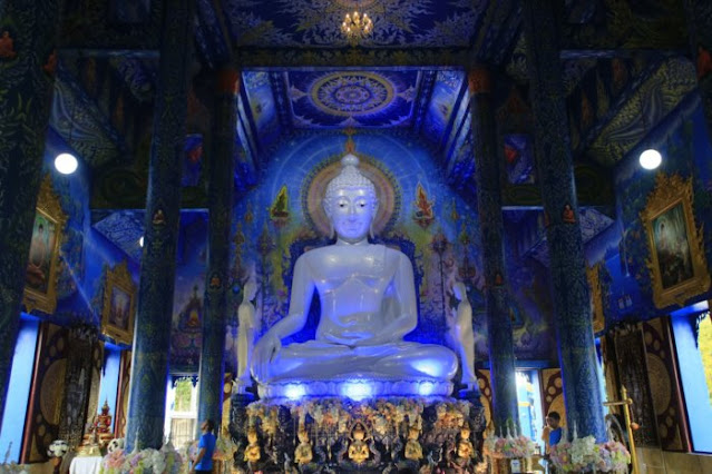 White buddha