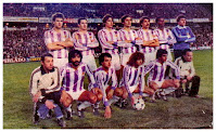 REAL VALLADOLID DEPORTIVO - Valladolid, España - Temporada 1981-82 - Gail, Minguela, Santos, Pastor, Moré, Gilberto, Fenoy; Aramayo (masajista), Richard, Joaquín, Pepín, Alí Navarro y Tomás Martín (utillero) - REAL VALLADOLID 1 (Jorge), ATHLETIC DE BILBAO 0 - 20/02/1982 - Liga de 1ª División, jornada 25 - Valladolid, estadio Nuevo José Zorrilla - Partido de inauguración del nuevo estadio José Zorrilla, construido para el Mundial de España 1982