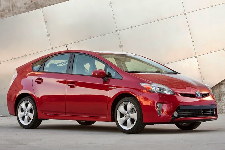   2015 Toyota Prius -in  Hatchback.Specs,Price,Features,Photos,And HD Wallpapers