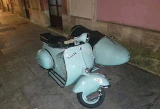 Clásicos sobre ruedas Vespa con sidecar