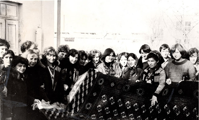 Подарунок педучилищу від киргизьких друзів (1972)