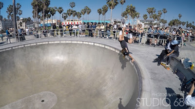 sunny venice beach-skaters