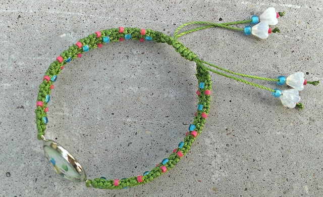 Green micro macrame bracelet with glass flowers