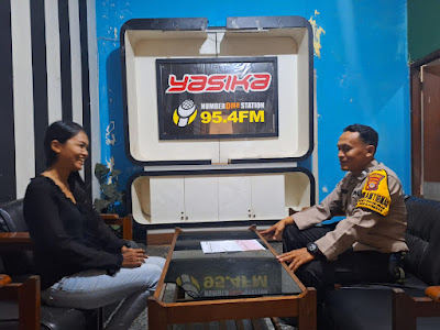 Bhabinkamtibmas Sambang Radio Yasika FM, Tingkatkan Kesadaran Kamtibmas Lewat Siaran