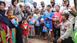 Tim Trauma Healing Polres Indramayu Ajak Anak-anak Bermain, Bernyanyi Hingga Memberikan Hadiah