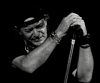 vasco rossi canta la canzone cambiamenti