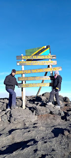 Climbers at Uhuru Peak