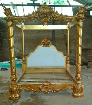 gambar dipan ukir klasik mewah kayu jati jepara warna custom alami andre furniture 085292602349