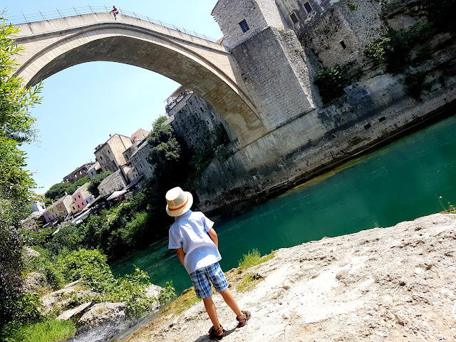 Stary Most w Mostarze - bazar Kujundziluk - Mostar - Bośnia i Hercegowina - co przywieźć ze sobą z Bośni i Hercegowiny