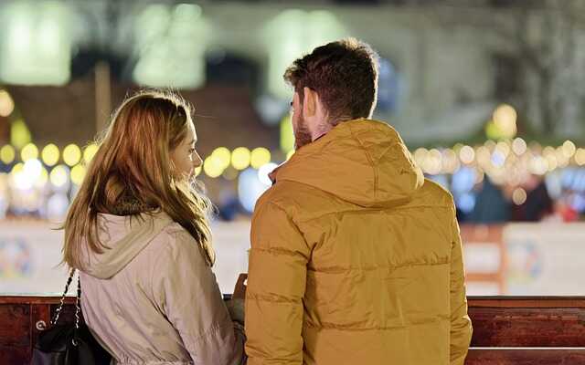 Tips menghadapi suami chattingan dengan perempuan lain