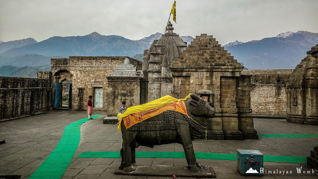 Baijnath Temple of Himachal Pradesh with the view of Dhauladhar Range. Rohit kalayana www.himalayanwomb.blogspot.com