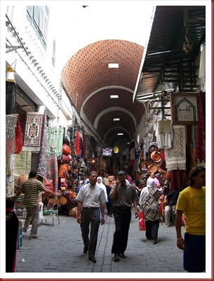 167 - Túnez, la medina. El Zoco de la Lana o Souk de la Laine, que también forma parte del Souk el Koumach.