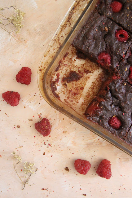 Cuillère et saladier : Fondant chocolat vegan sans sucre ajouté