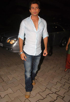 [Shahid+promotes+‘Kaminey’+(8).jpg]