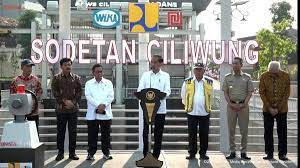 sodeTan kali ciLiwung diresMikan jokoWI🙌👍😗, 60% banjir DKI teratasi atau...