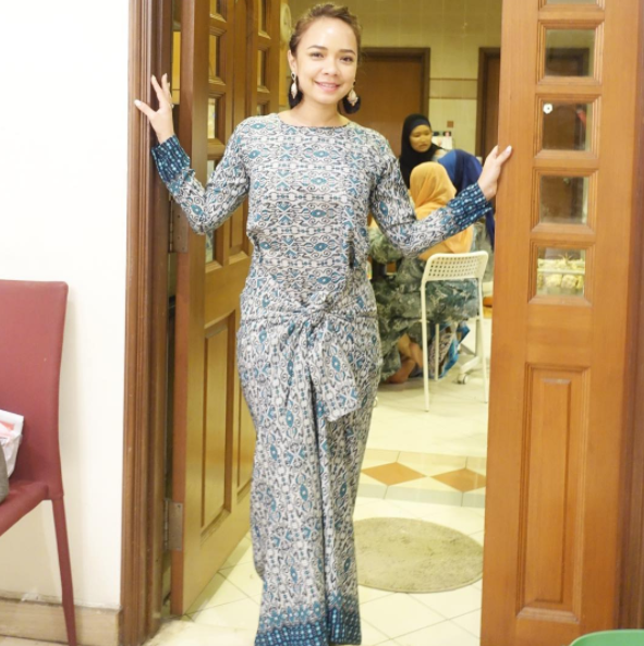 JumieSamsudin Com Baju Raya Artis Raya 2019 