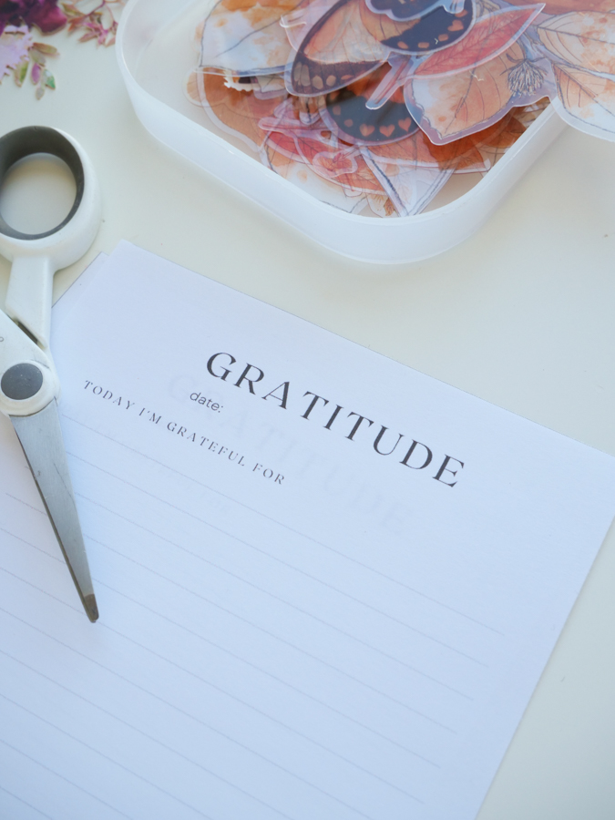 How To Craft a Gratitude Journal | Project Gratitude (and a bunch of free stuff)  |  JamiePate.com