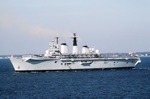 :: HMS Invincible :: 