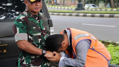 Kasdim 0621/Kab.Bogor Pimpin Langsung Kegiatan Baksos Dalam Rangka Ulang Tahun Kodim 0621 Kab.Bogor yang Ke 38 Tahun 2023 diwilayah Kab.Bogor