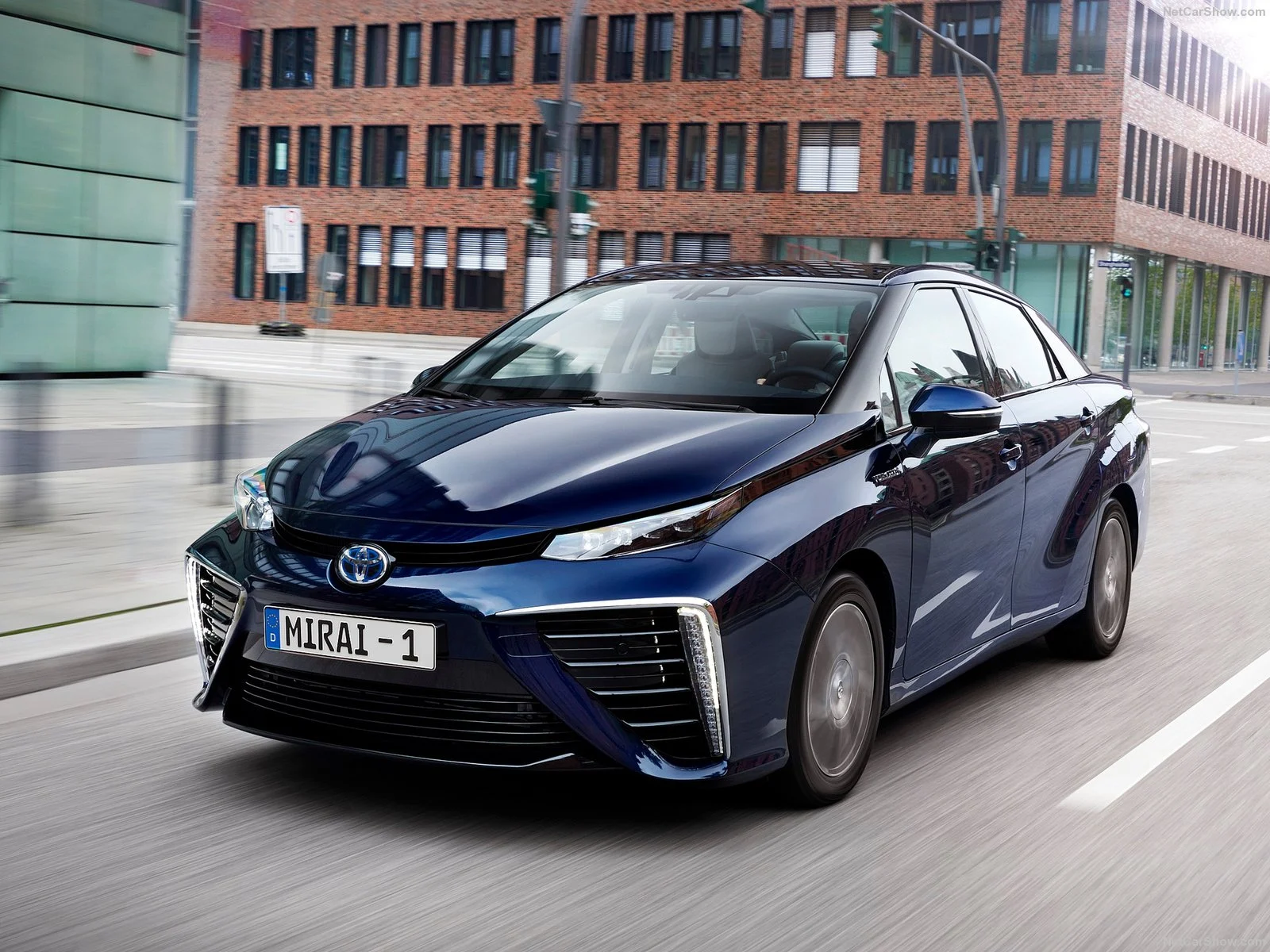 Hình ảnh xe ô tô Toyota Mirai 2016 & nội ngoại thất