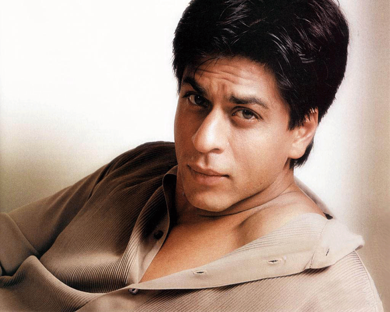 of bollywood latest wallpaper of shahrukh khan srk posted by harshil ...