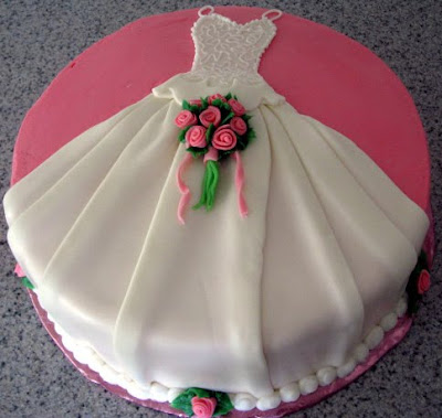 shaped wedding cake wedding dress