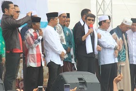 Antusias, Ribuan Santri Rasyidah Khalidiyah Hulu Sungai Utara Sambut Kedatangan Rhoma Irama