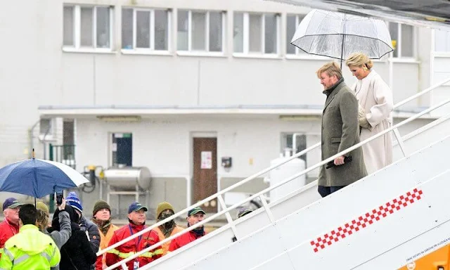 Queen Maxima wore a Scuba jacket and top. Soraya wide-leg trousers. Mercedes Robirosa triple textured pearls disc earrings