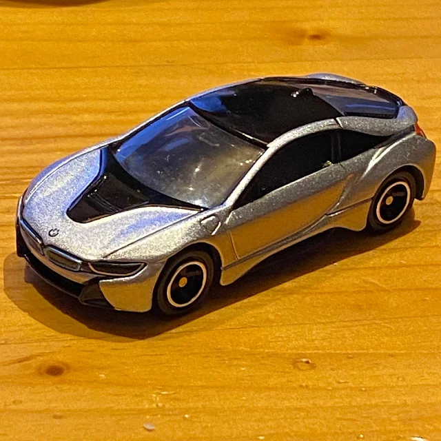 トミカ　i8