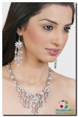 Necklaces for Women, Diamond Necklaces, Bead Neclaces Online