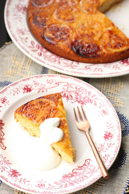 gateau avec tranches de citron caramelisees