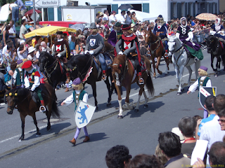   biberacher schuetzenfest, jahrgängerumzug schützenfest biberach, biberacher schützenfest bilder, schützenfest biberach umzugsstrecke, biberacher schützenfest abtrommeln, biberacher schützenfest 2018, jahrgängerumzug schützenfest biberach 2017, schützenfest biberach feuerwerk, schützenfest biberach 2017 bilder