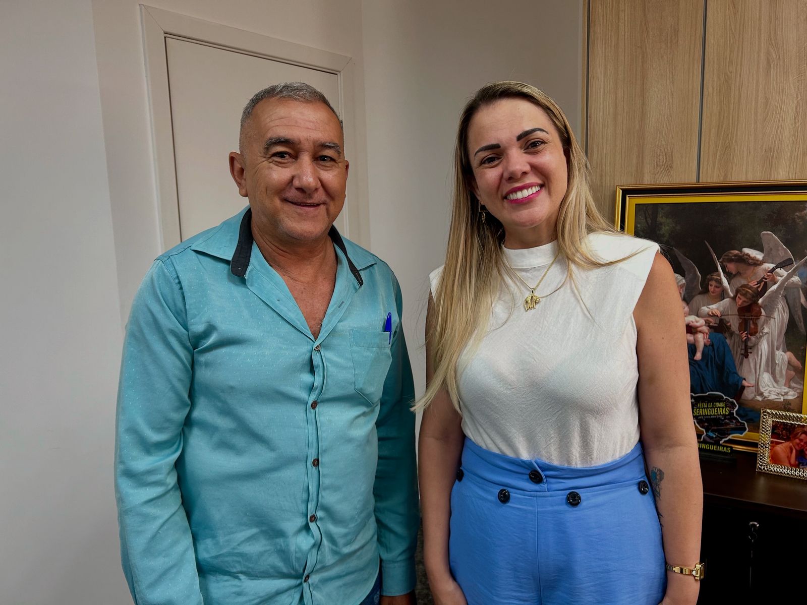 Deputada Cláudia de Jesus dialoga com vereador Hélio de Corumbiara sobre ações sociais