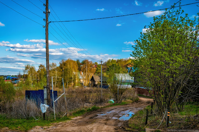 Дорога вдоль деревни