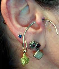 tragus piercing