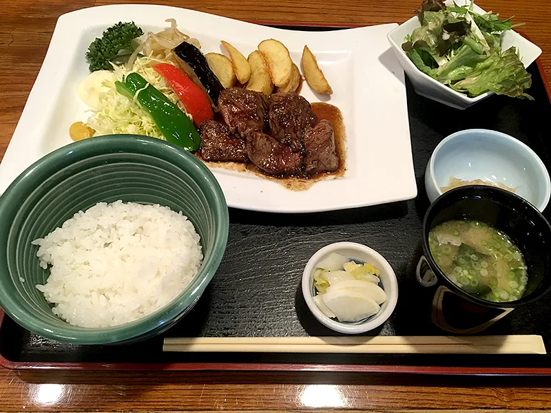 神楽坂の季節料理 季乃香の牛さがりステーキ定食