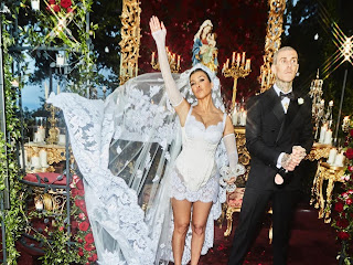 Kourtney Kardashian Stuns In D&G Wedding Dress During Ceremony With Travis Barker: Photos