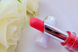 Jade Maybelline 14h Lipstick - Burst of Coral - www.annitschkasblog.de